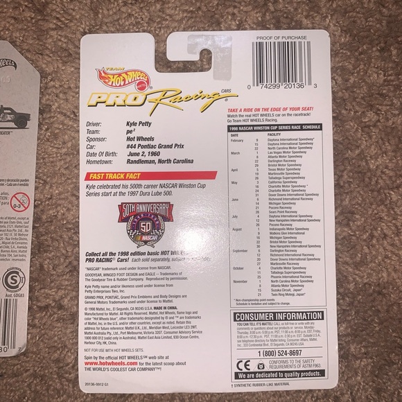 Hot Wheels Pixar NASCAR Toy Car Bundle - Picture 4 of 6